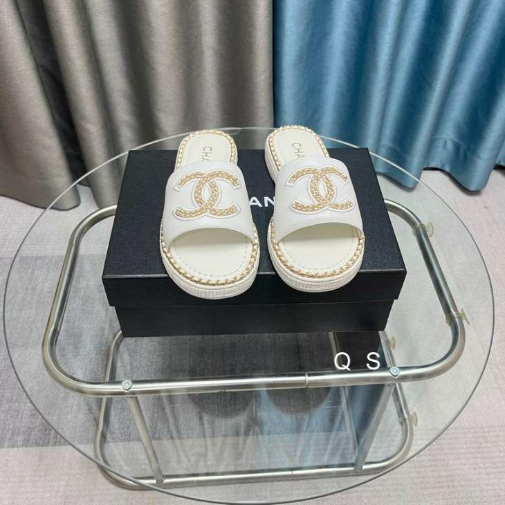 Picture of Chanel Slippers _SKUChanelsz35-40S06113143